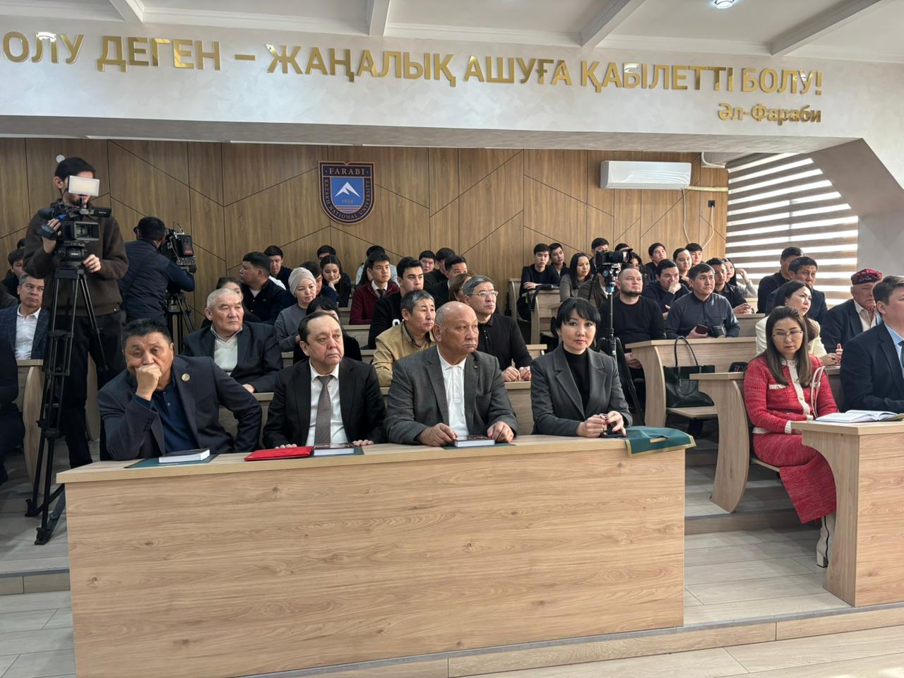 Заң факультетінде Әділет полковнигі, отставкадағы судья, әл-Фараби атындағы ҚазҰУ Заң факультетінің 1985 жылғы түлегі Советхан Сәкенұлының «СУДЬЯ» атты кітабының салтанатты тұсаукесер рәсімі